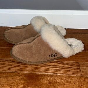 UGG Scuffette II Slippers (size 9)